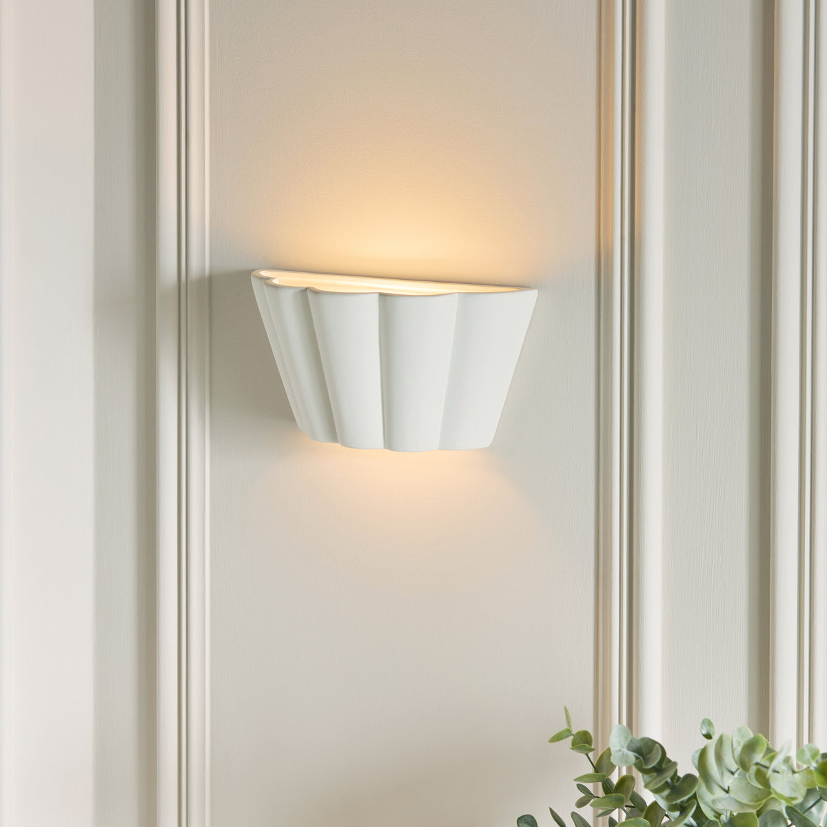 Babylon Wall Washer in Unglazed Scalloped Edge Ceramic