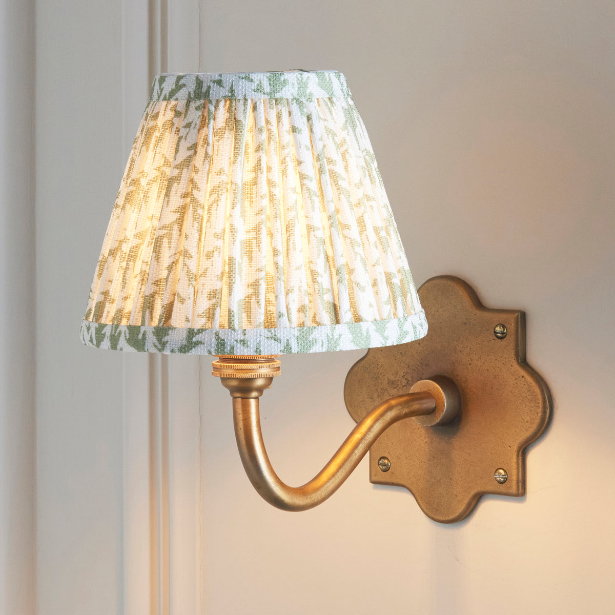 Anvil Curve Wall Light in Brass with Herb Garden Green 16cm Leaf Shade
