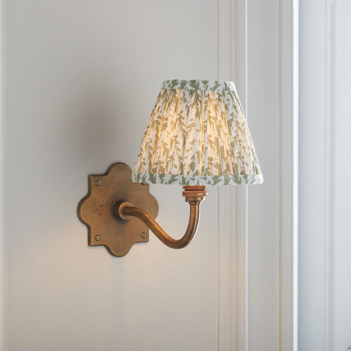 Anvil Curve Wall Light in Brass with Herb Garden Green 16cm Leaf Shade