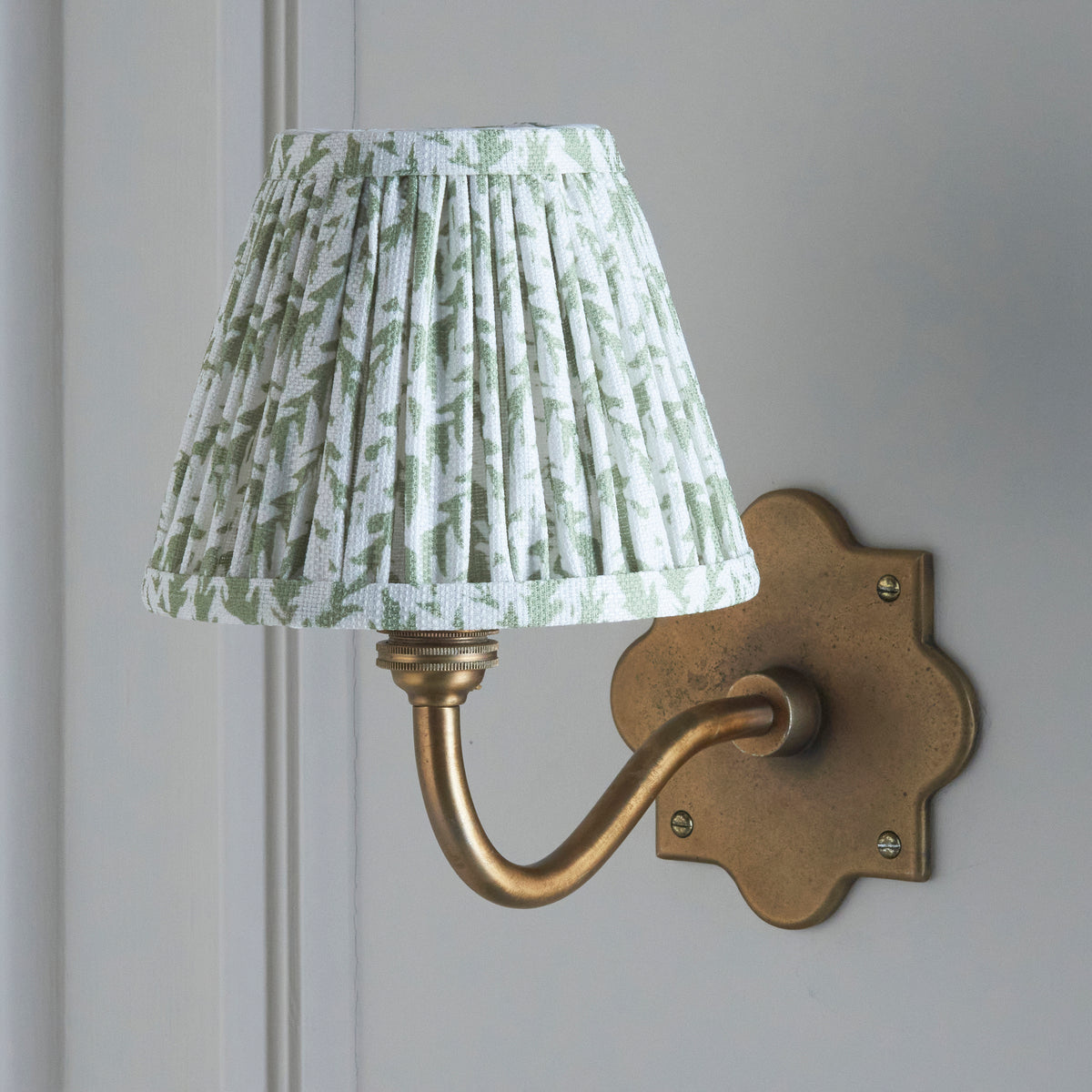 Anvil Curve Wall Light in Brass with Herb Garden Green 16cm Leaf Shade