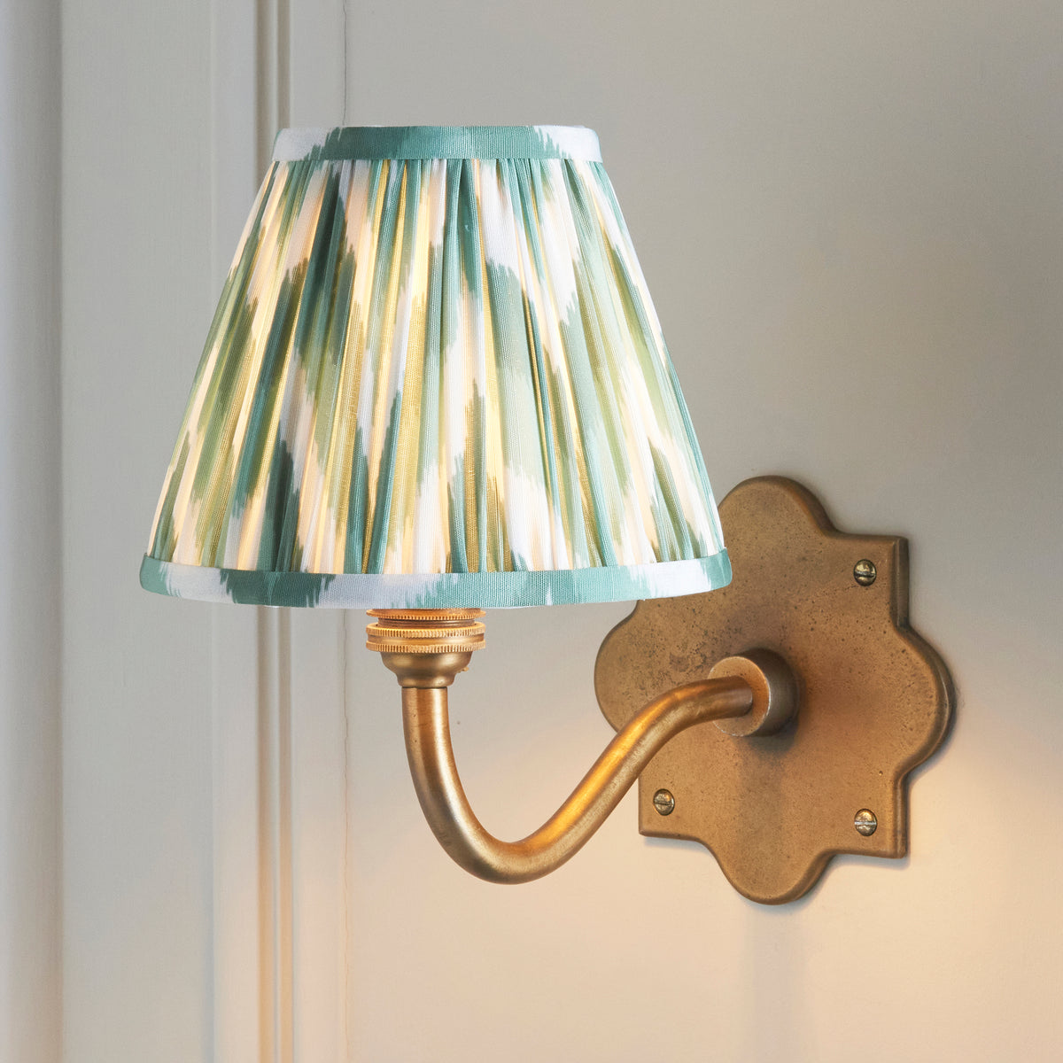 Anvil Curve Wall Light in Brass with Cotswold Green 16cm Zigzag Shade