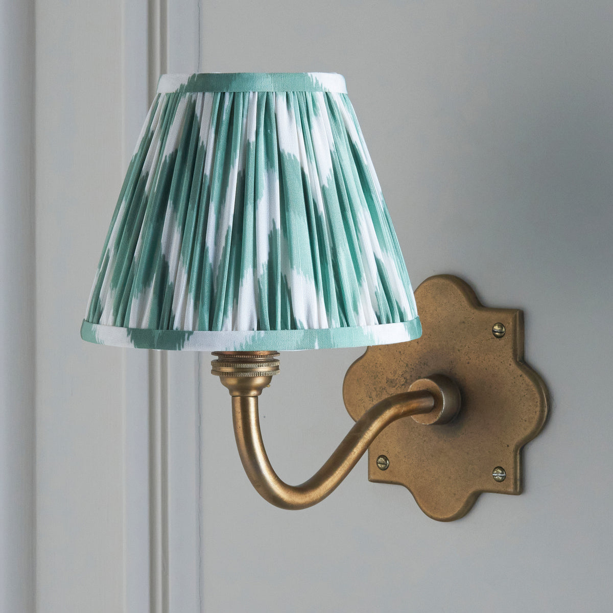 Anvil Curve Wall Light in Brass with Cotswold Green 16cm Zigzag Shade