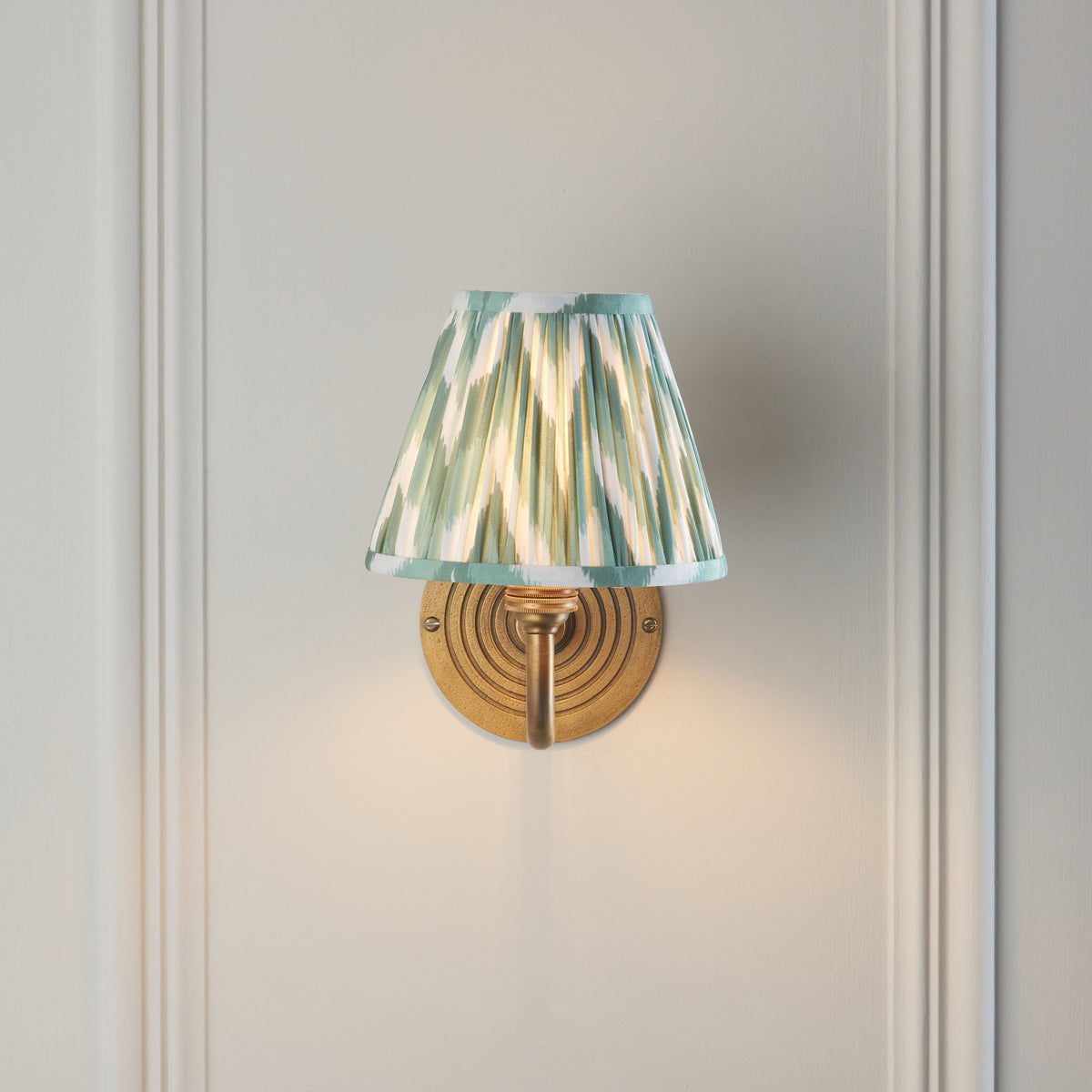 Ripple Curve Wall Light in Brass with Cotswold Green 16cm Zigzag Shade