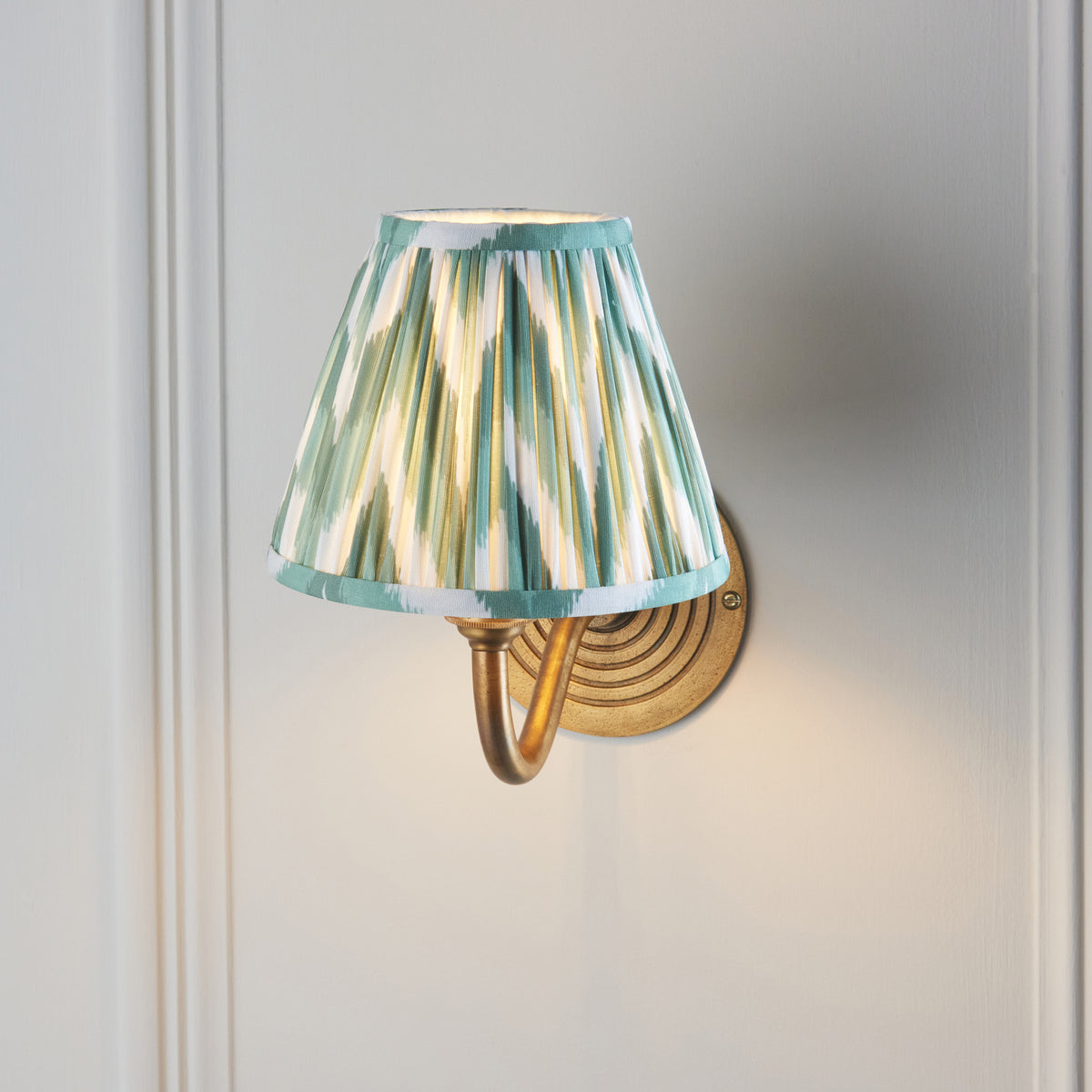 Ripple Curve Wall Light in Brass with Cotswold Green 16cm Zigzag Shade