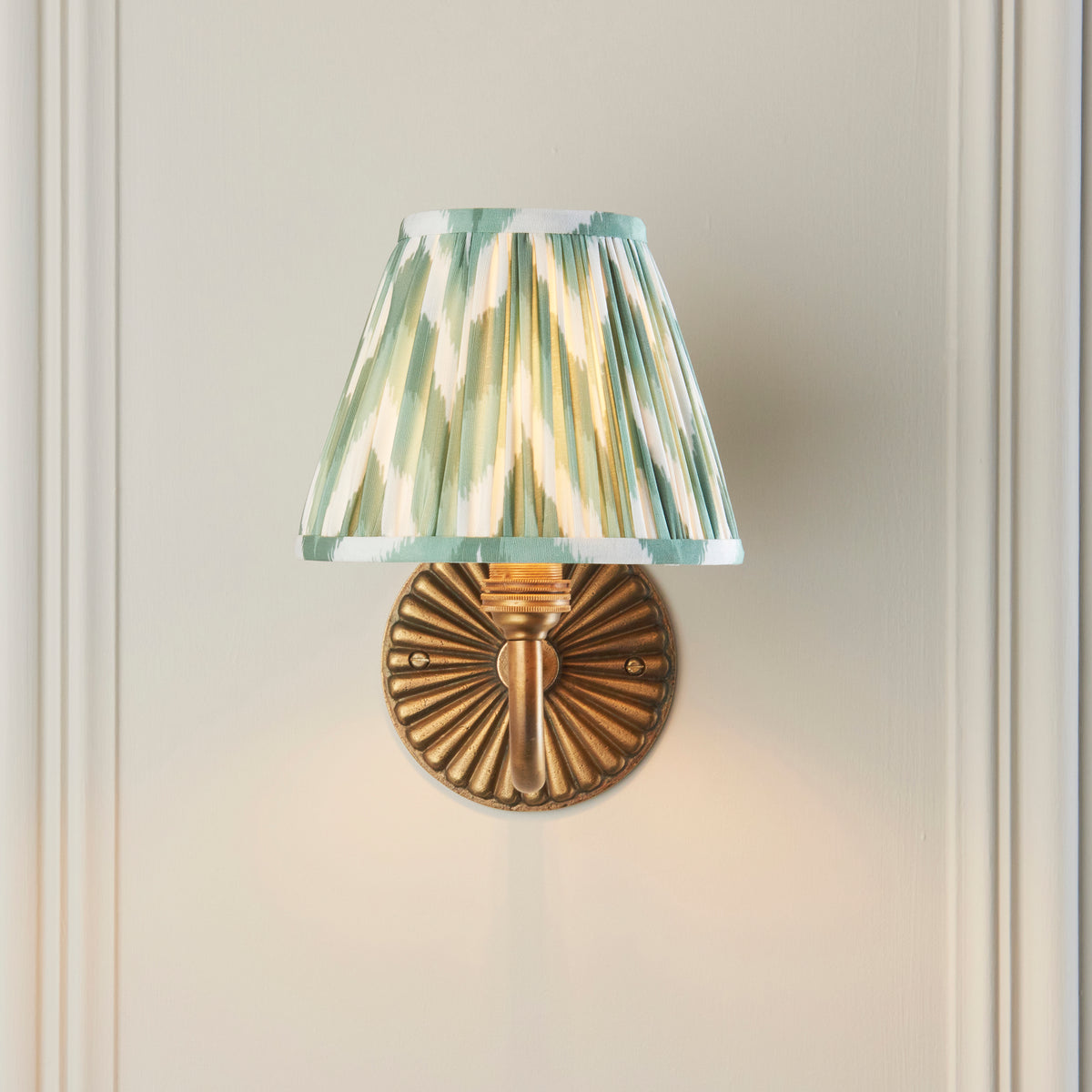 Dahlia Curve Wall Light in Brass with Cotswold Green 16cm Zigzag Shade