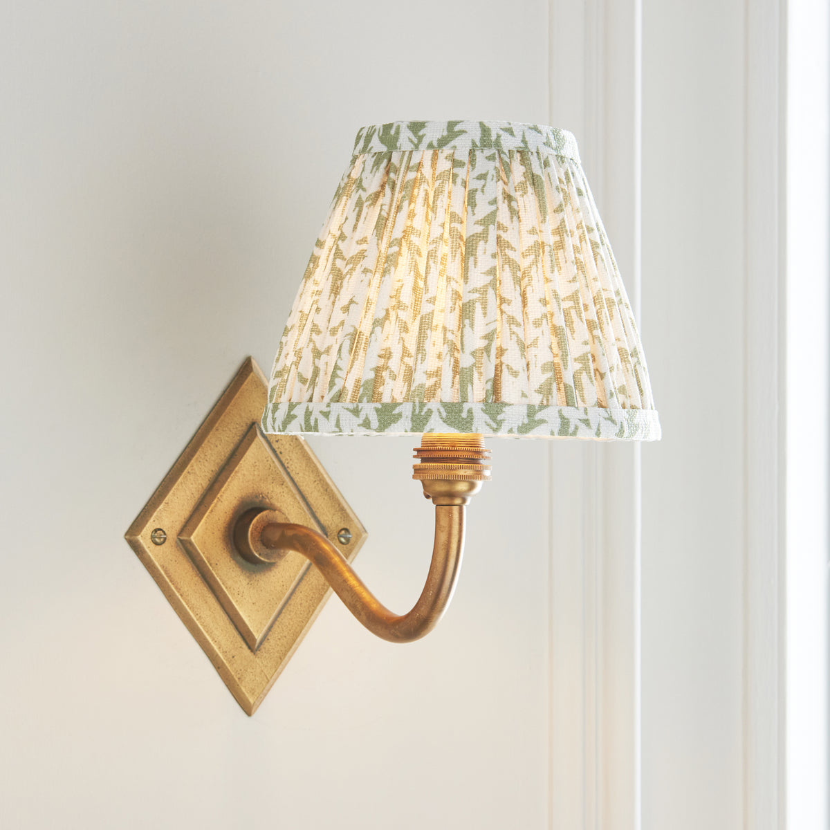 Diamond Curve Wall Light in Brass with Herb Garden Green 16cm Leaf Shade
