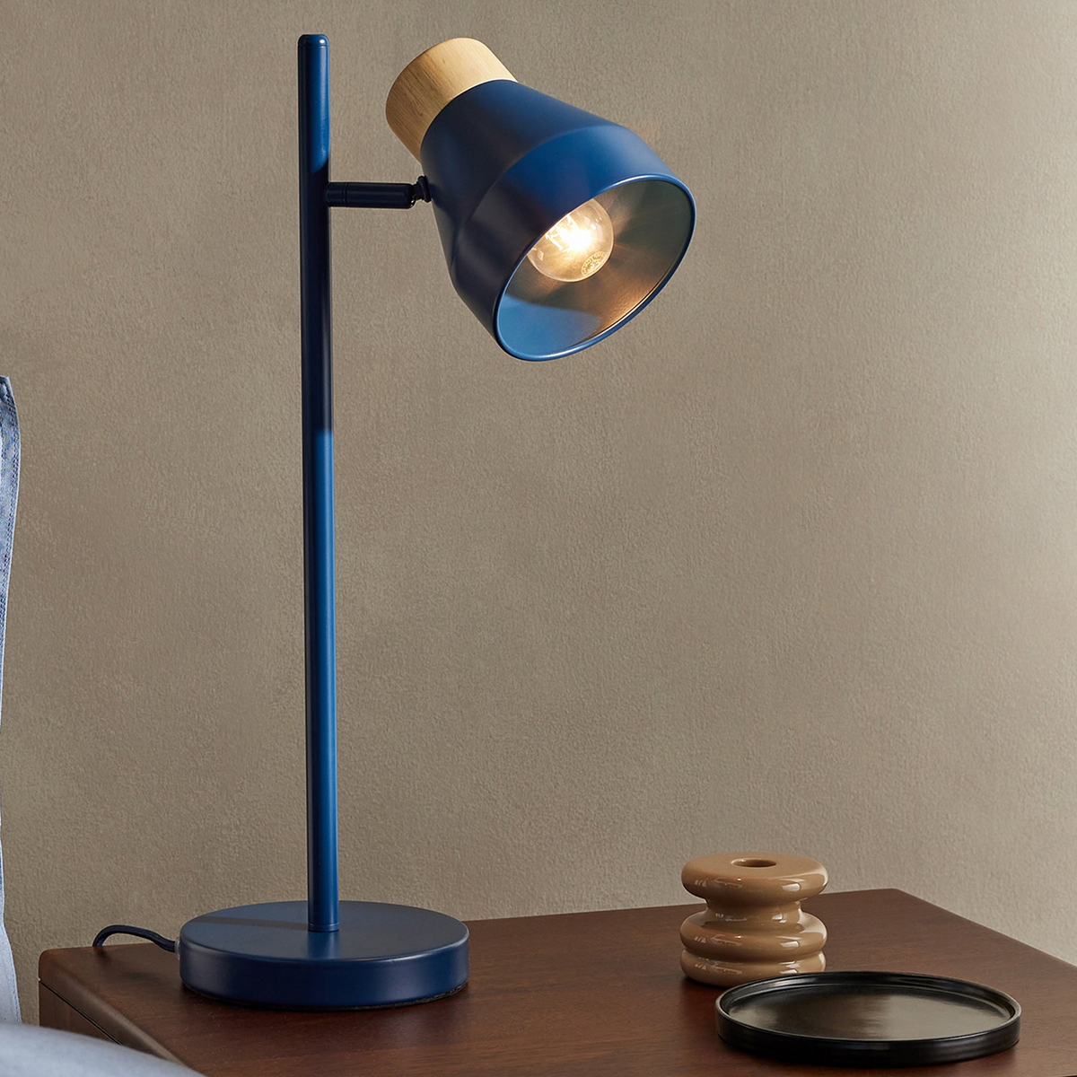 Albert Table Lamp in Navy Blue with Rubberwood Detail