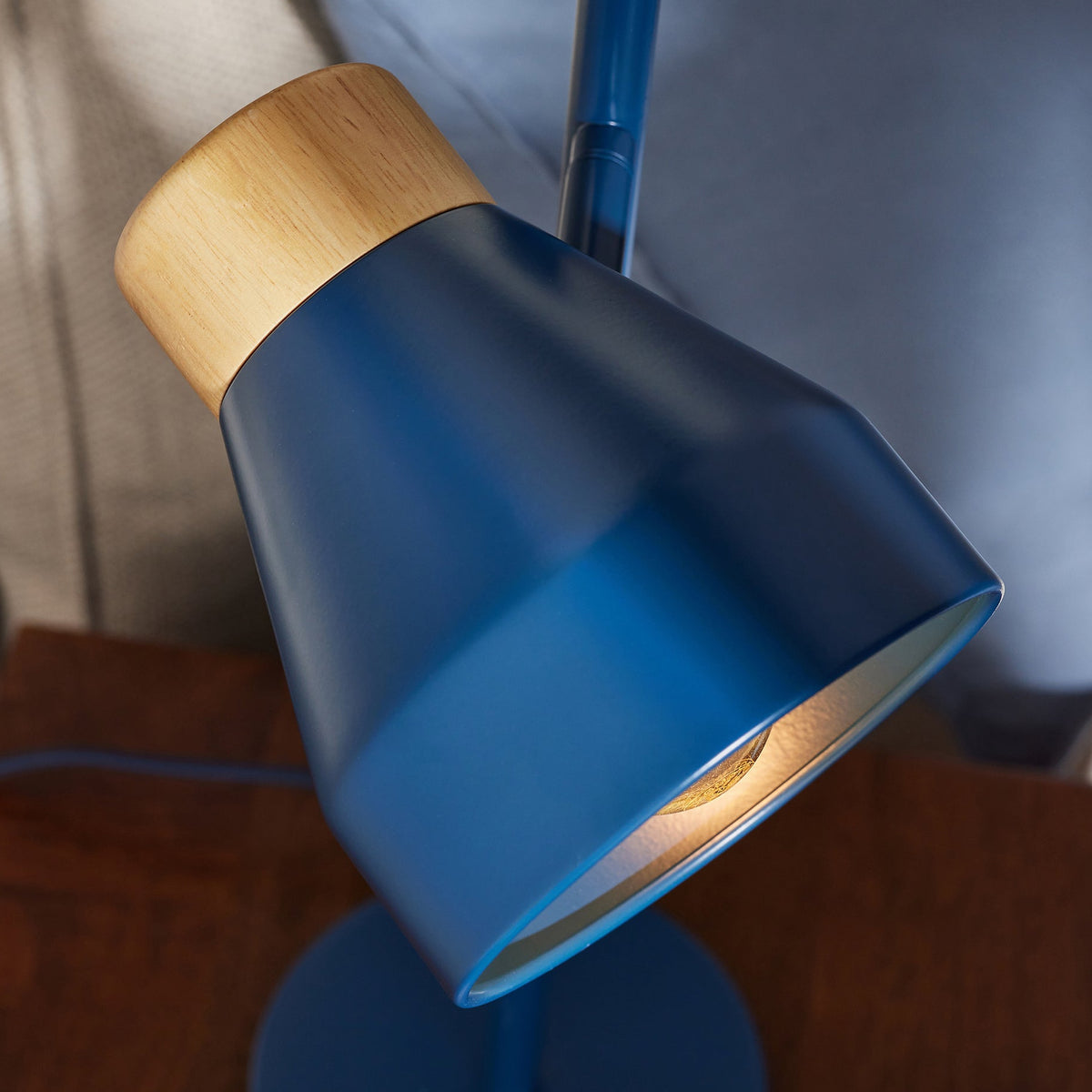 Albert Table Lamp in Navy Blue with Rubberwood Detail