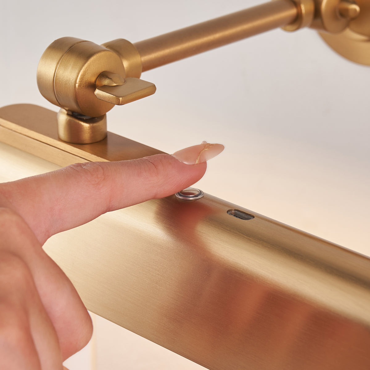 Dalyan Rechargeable and Dimmable Picture Light in Warm Brass