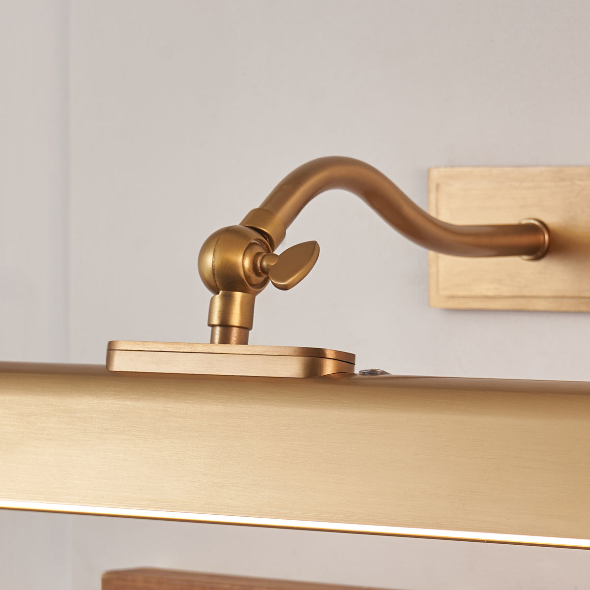 Lasos Rechargeable and Dimmable Picture Light in Warm Brass