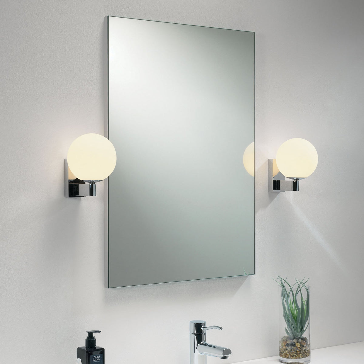 Sagara IP44 Bathroom Wall Light in Chrome