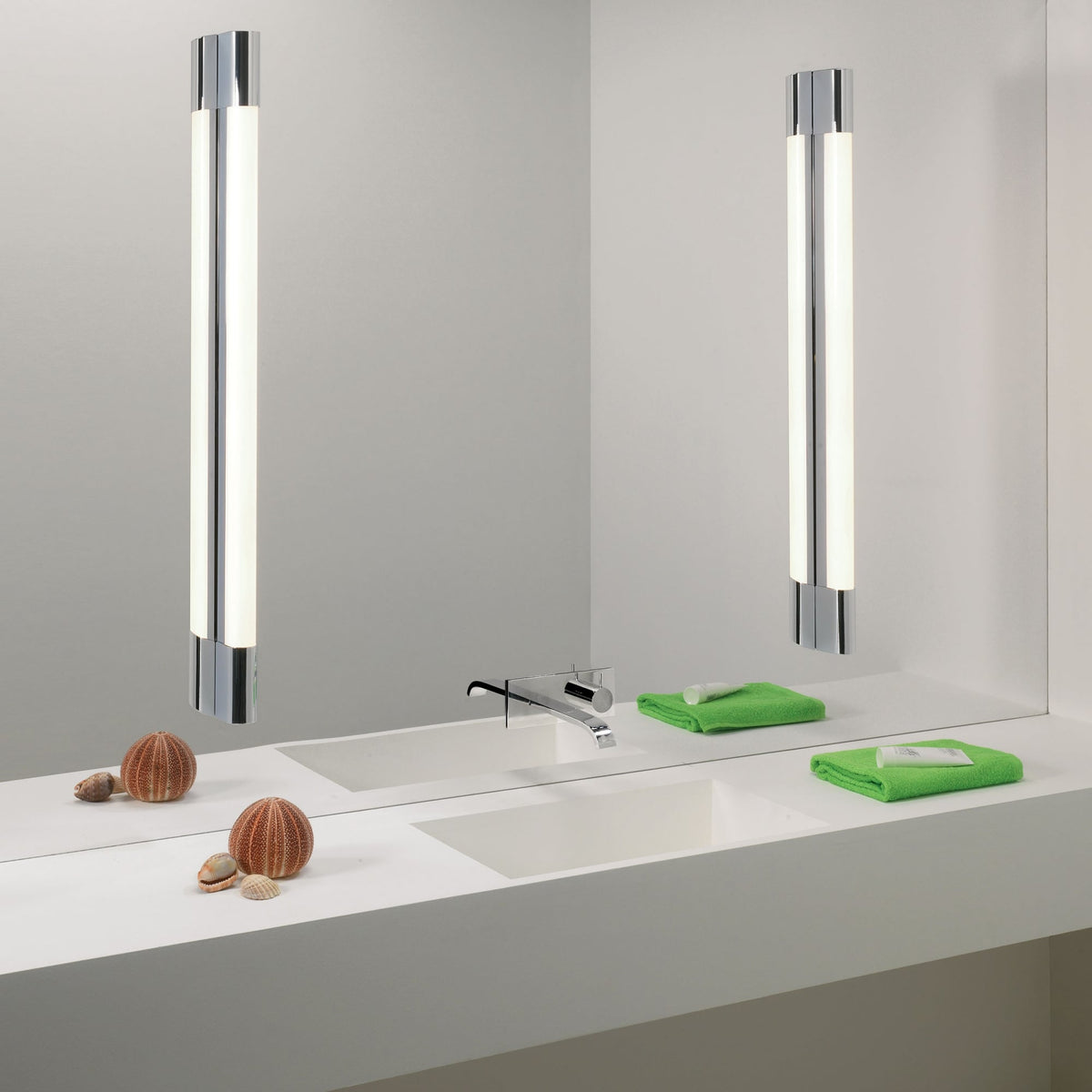 Palermo 900 LED IP44 Bathroom Wall Light in Chrome