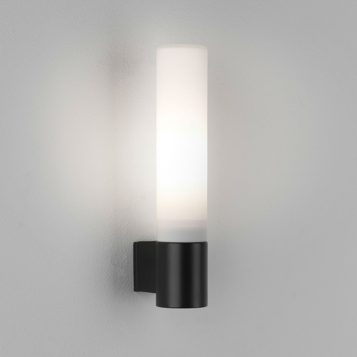Bari IP44 Bathroom Wall Light in Matt Black