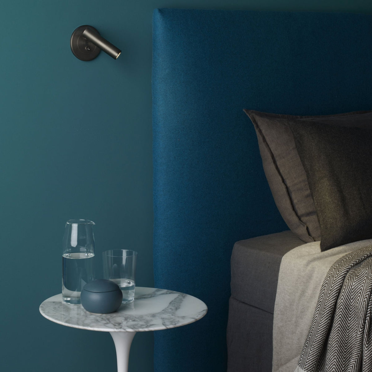 Enna Recess Round Switched Reading Light in Bronze