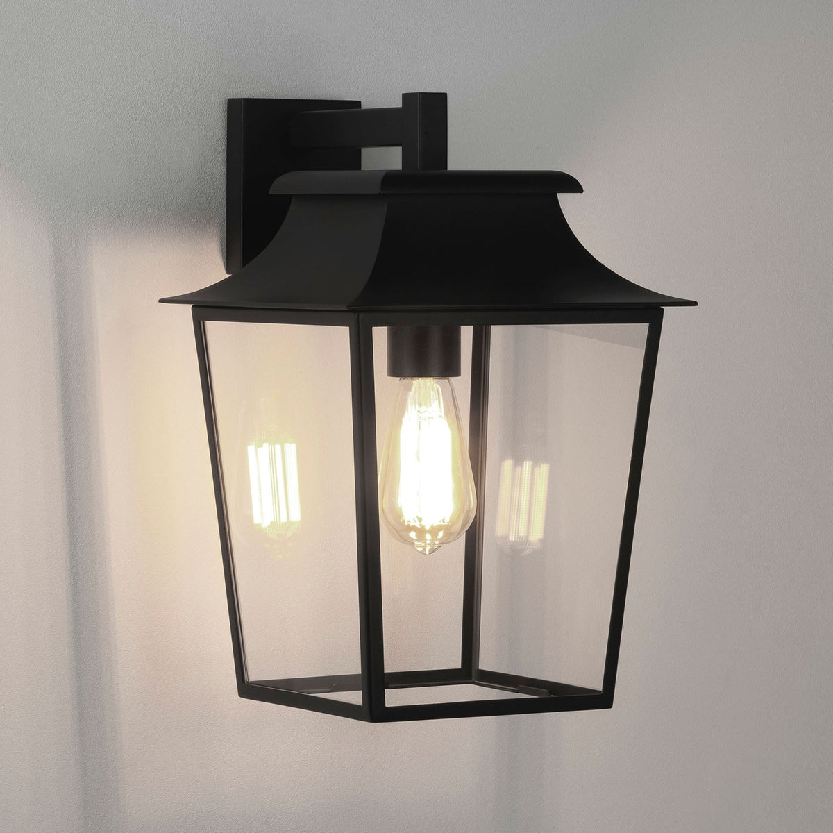 Richmond 254 Textured Black Wall Lantern