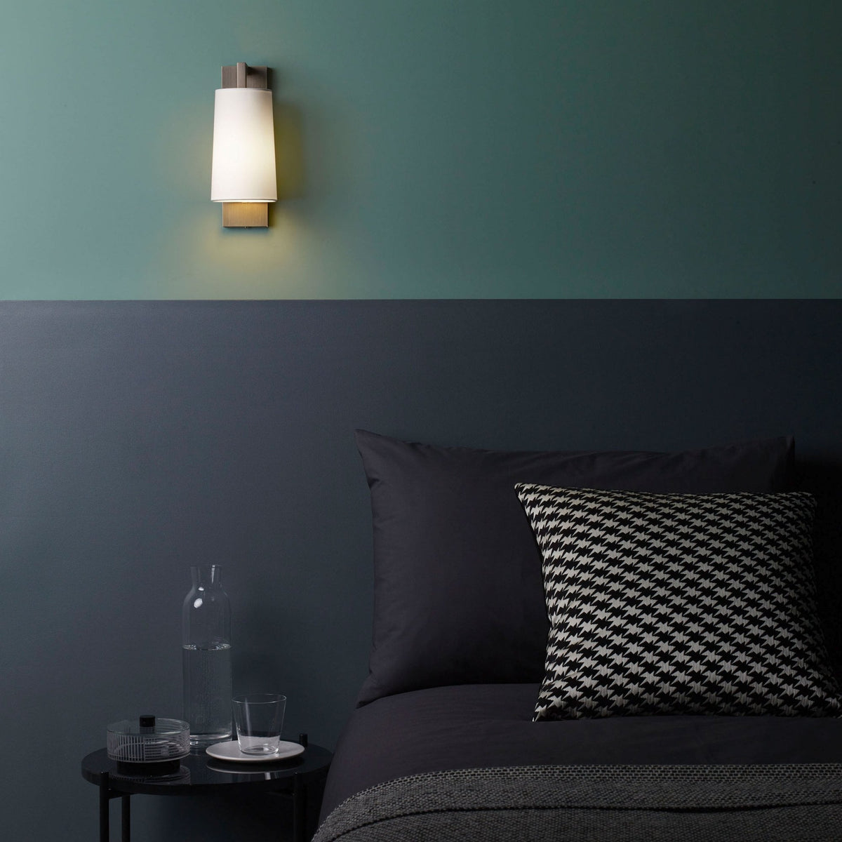 Lago 280 IP44 Wall Light in Bronze