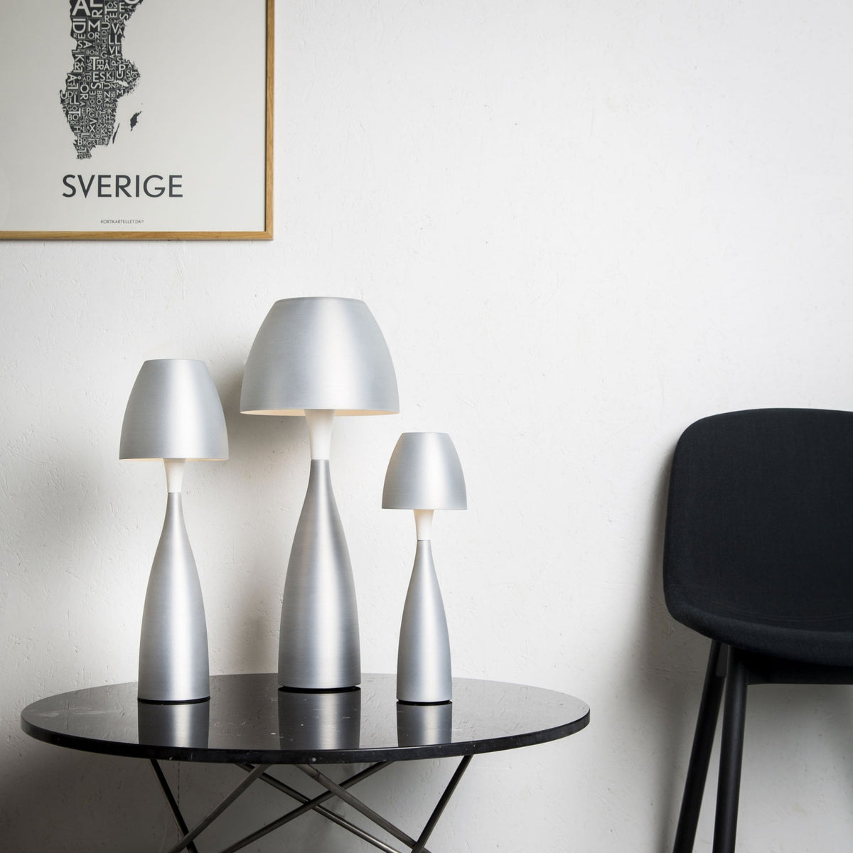 Anemon Small Table Light in Opal Glass