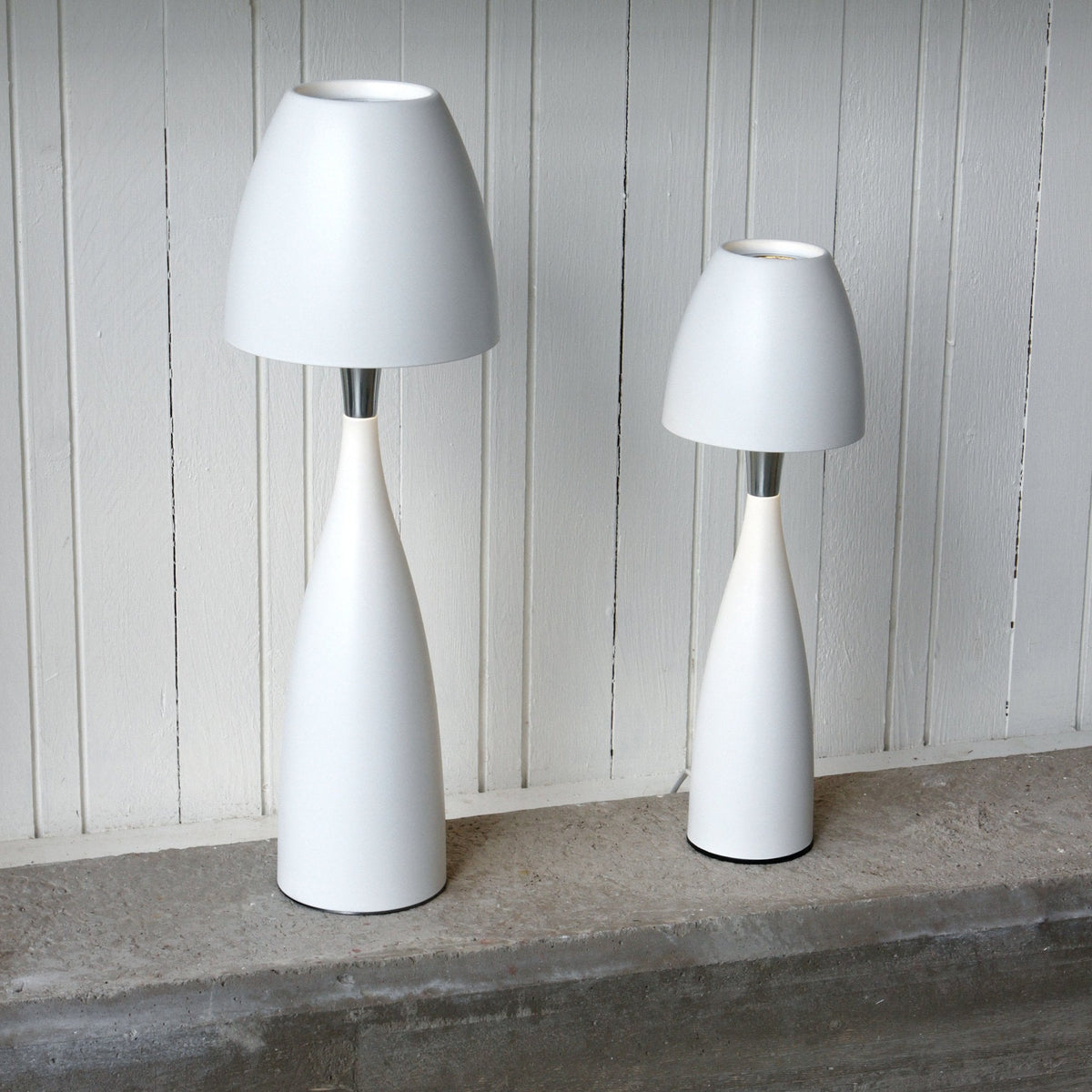 Anemon Medium Table Light in Flat White