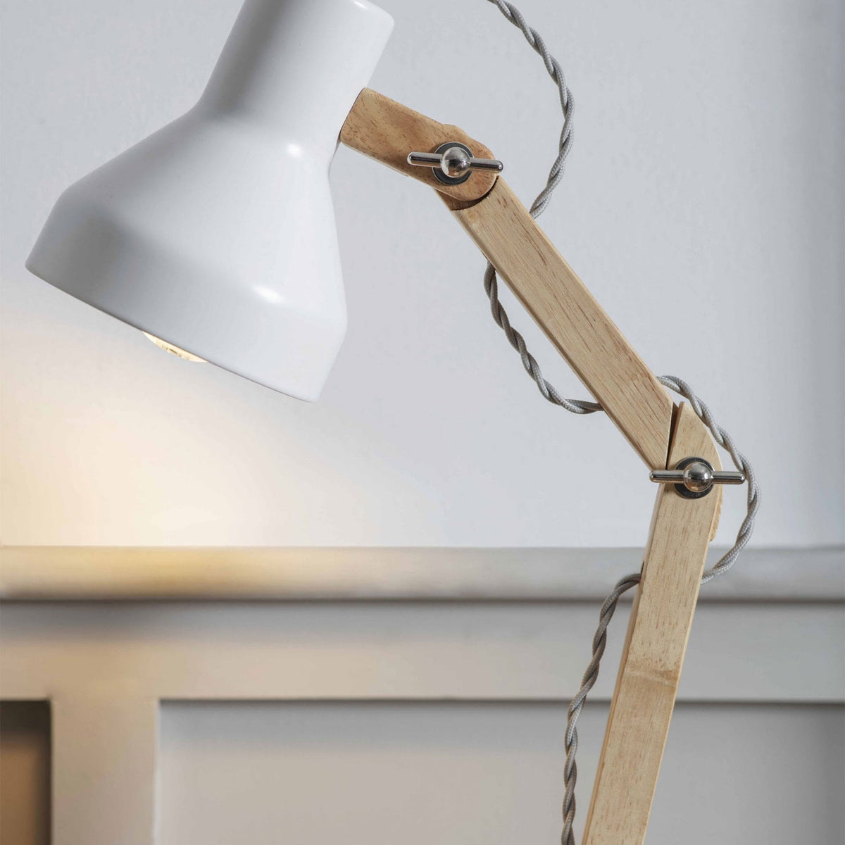 Folgate Desk Lamp in Lily White