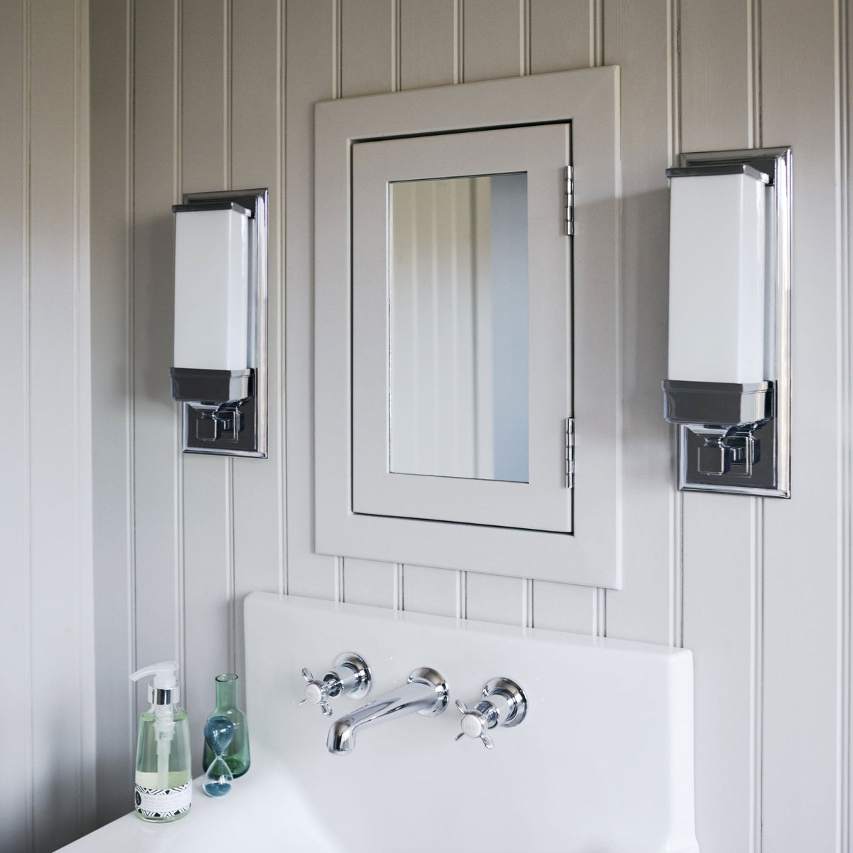 Cambridge IP44 Bathroom Wall Light in Polished Chrome