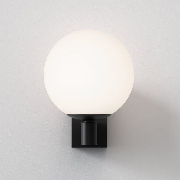 Sagara IP44 Bathroom Wall Light in Matt Black