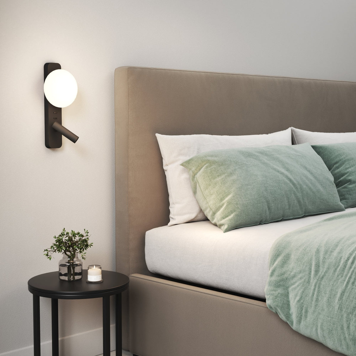 Zeppo Wall Reader Light in Matt Black