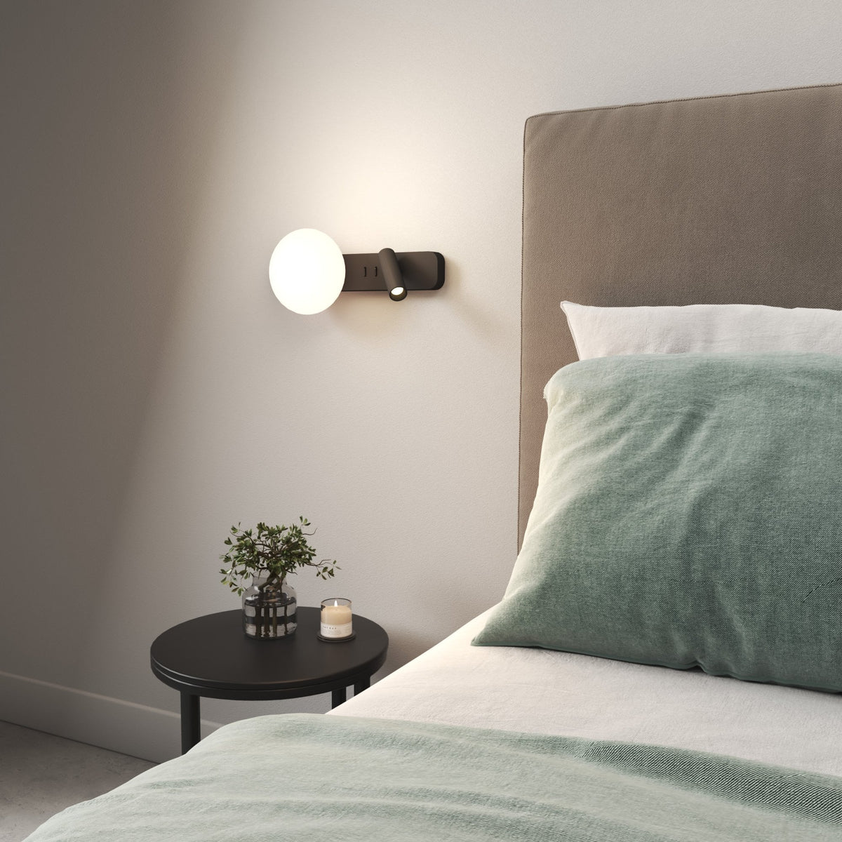 Zeppo Wall Reader Light in Matt Black