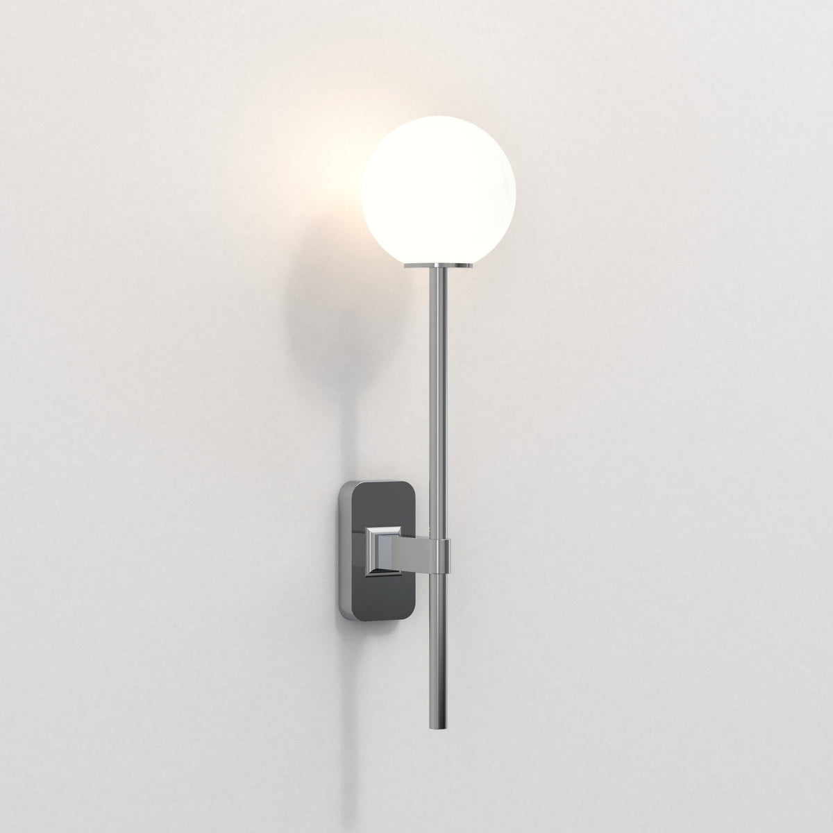 Tacoma IP44 Single Grande Wall Light in Polished Chrome