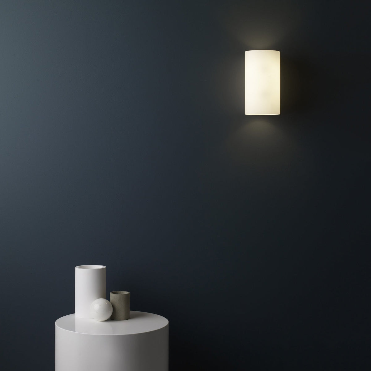 Cyl 200 White Glass Wall Light