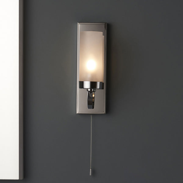 Edrea IP44 Switched Bathroom Wall Light in Chrome