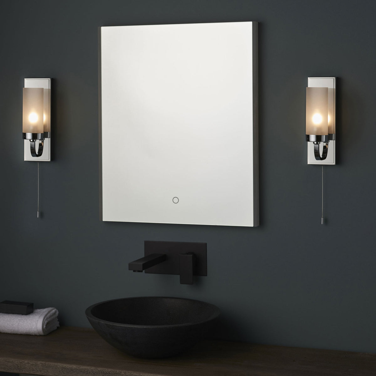 Edrea IP44 Switched Bathroom Wall Light in Chrome