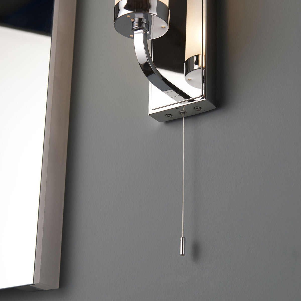 Edrea IP44 Switched Bathroom Wall Light in Chrome