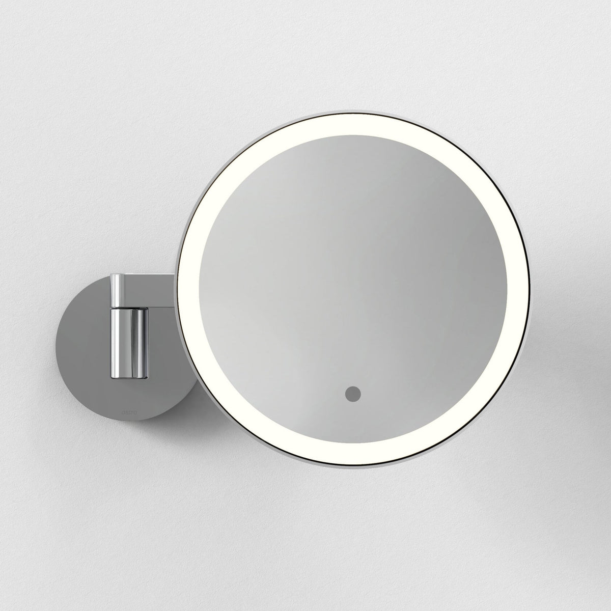 Nagoya IP44 Switched Round Illuminated Magnifying Mirror in Polished Chrome