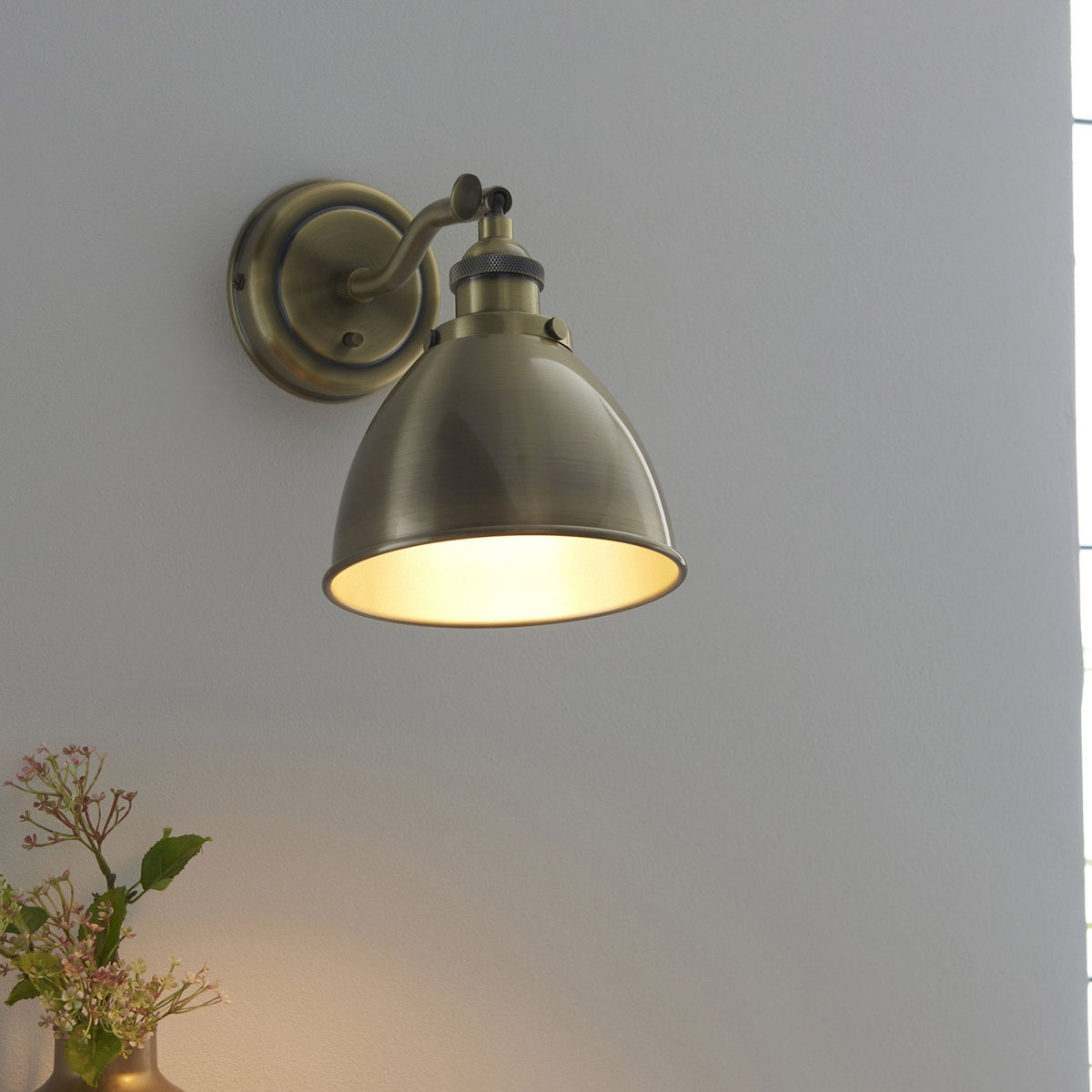 Franklin Single Wall Light in Antique Brass Finish