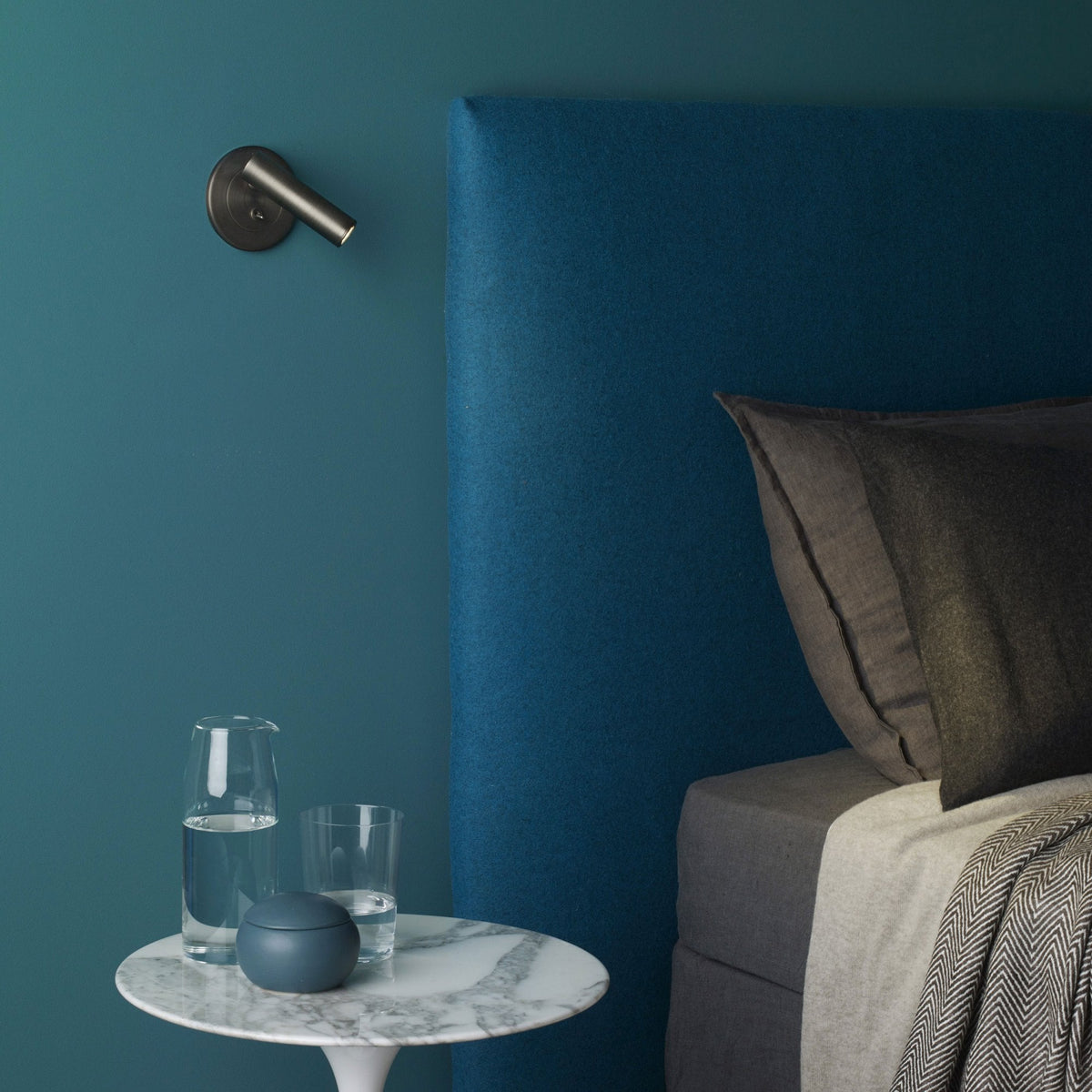 Enna Recess Round Switched Reading Light in Black