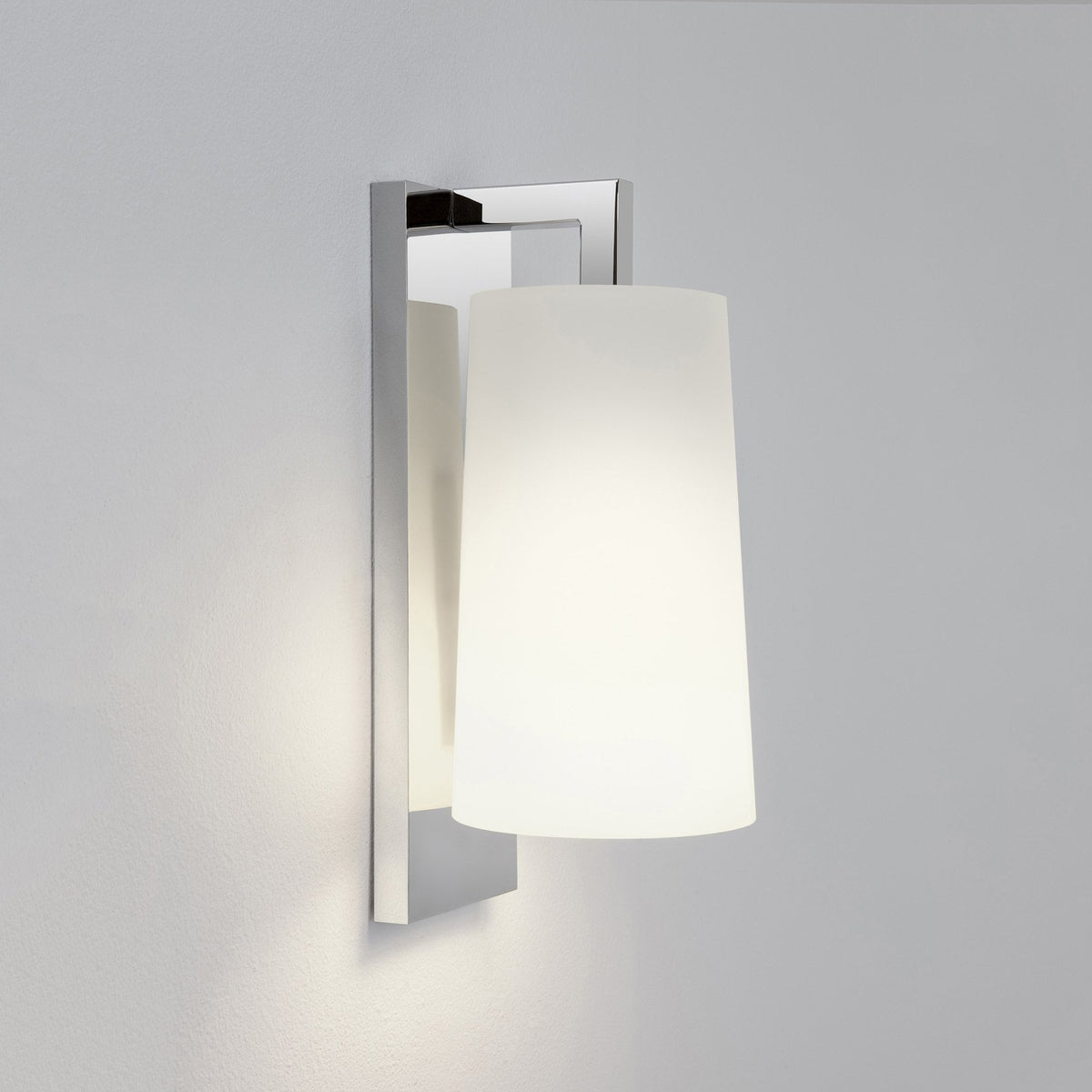 Lago 280 IP44 Wall Light in Polished Chrome