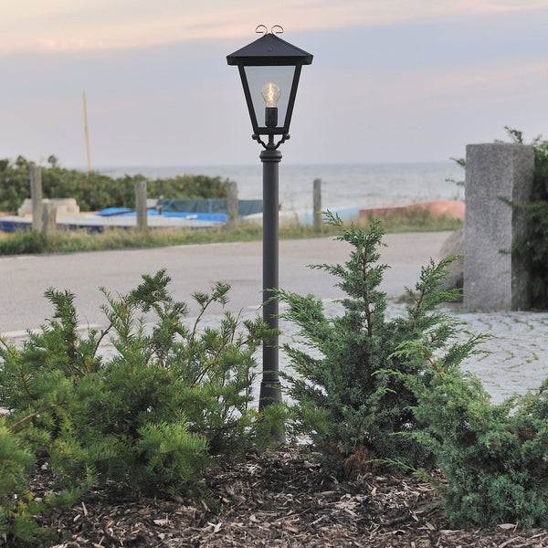 Benu IP23 Black Path Light with Black Persius Pole