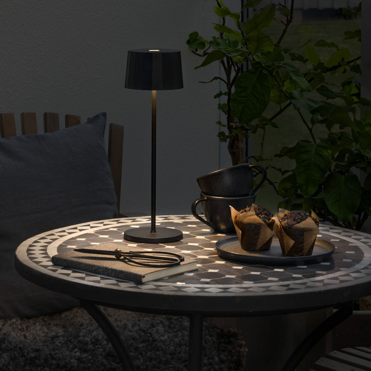 Positano IP54 USB Charged Round LED Table Light in Black