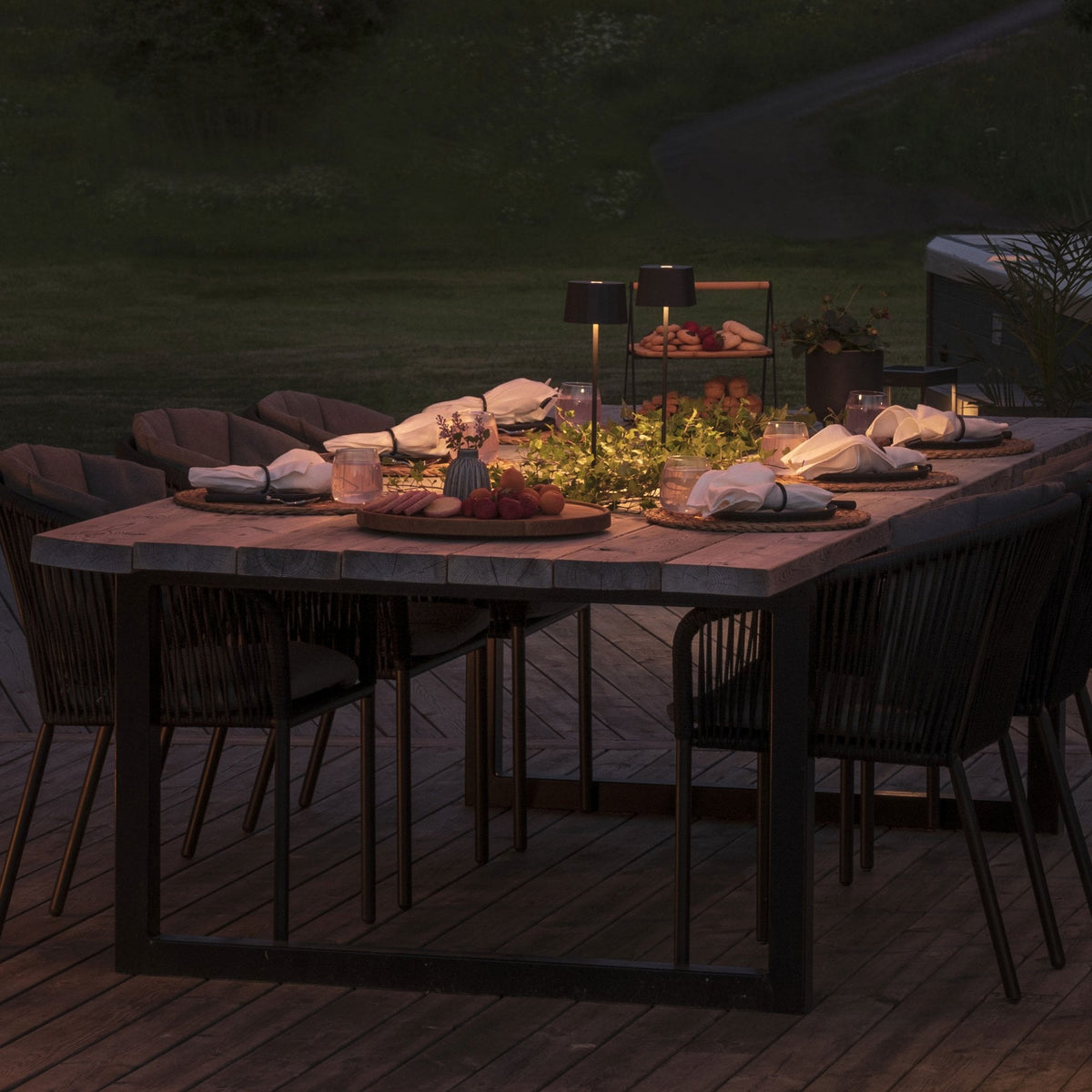 Positano IP54 USB Charged Round LED Table Light in Black