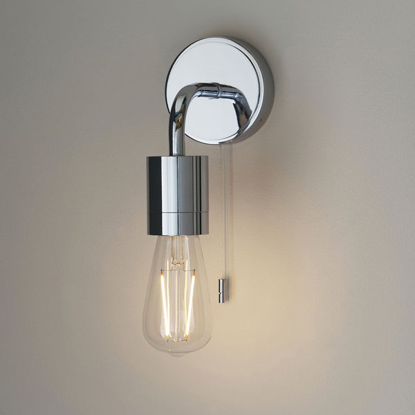 Modern IP44 Single Switched Wall Light in Polished Chrome