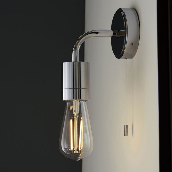 Modern IP44 Single Switched Wall Light in Polished Chrome