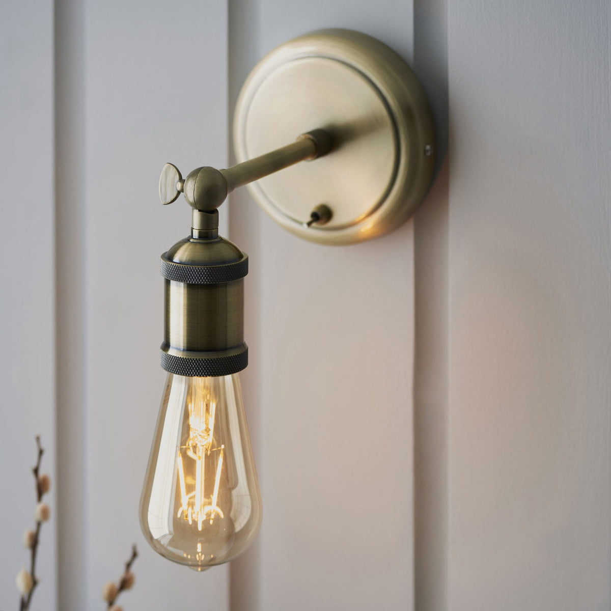 Hal Single Antique Brass Wall Light