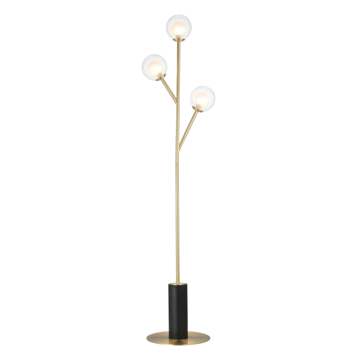 Un lampadaire moderne avec trois globes lumineux en verre texturé et un corps élégant en laiton.