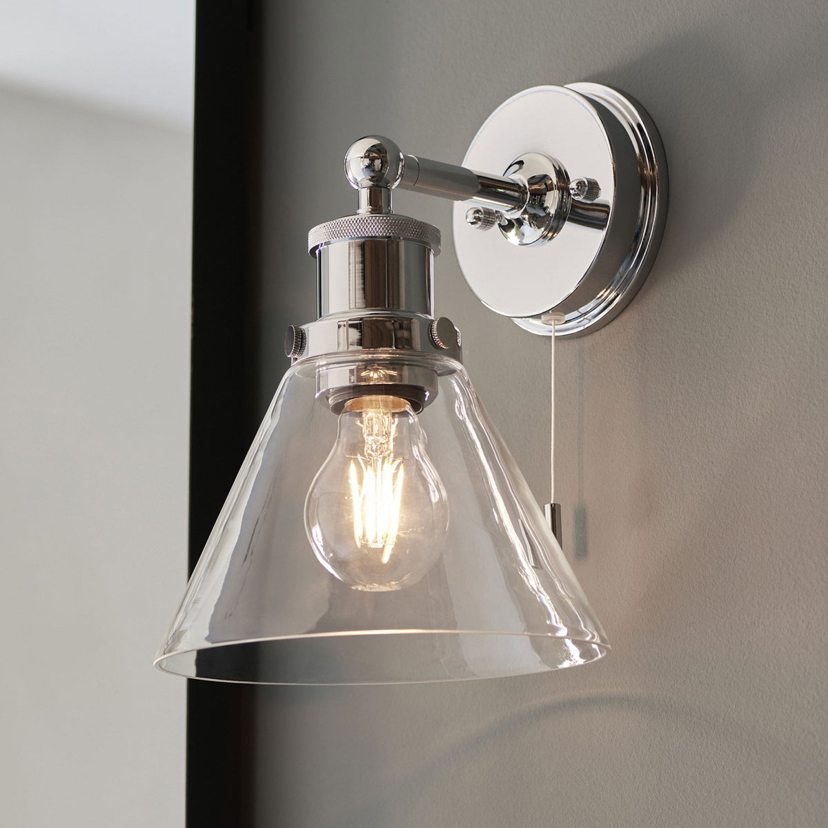 Toulon IP44 Switched Wall Light in Polished Chrome