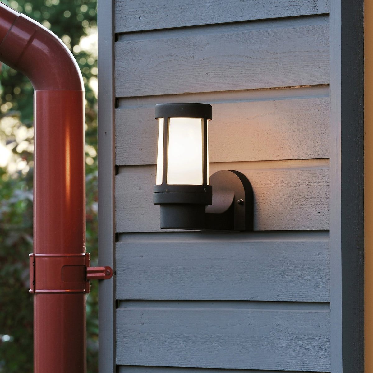 Siena IP44 Outdoor E27 Wall Light in Black