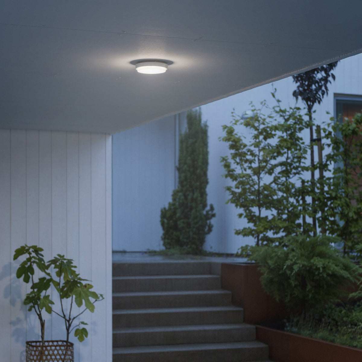 Cesena Round Outdoor IP54 10w LED Ceiling or Wall Light In White