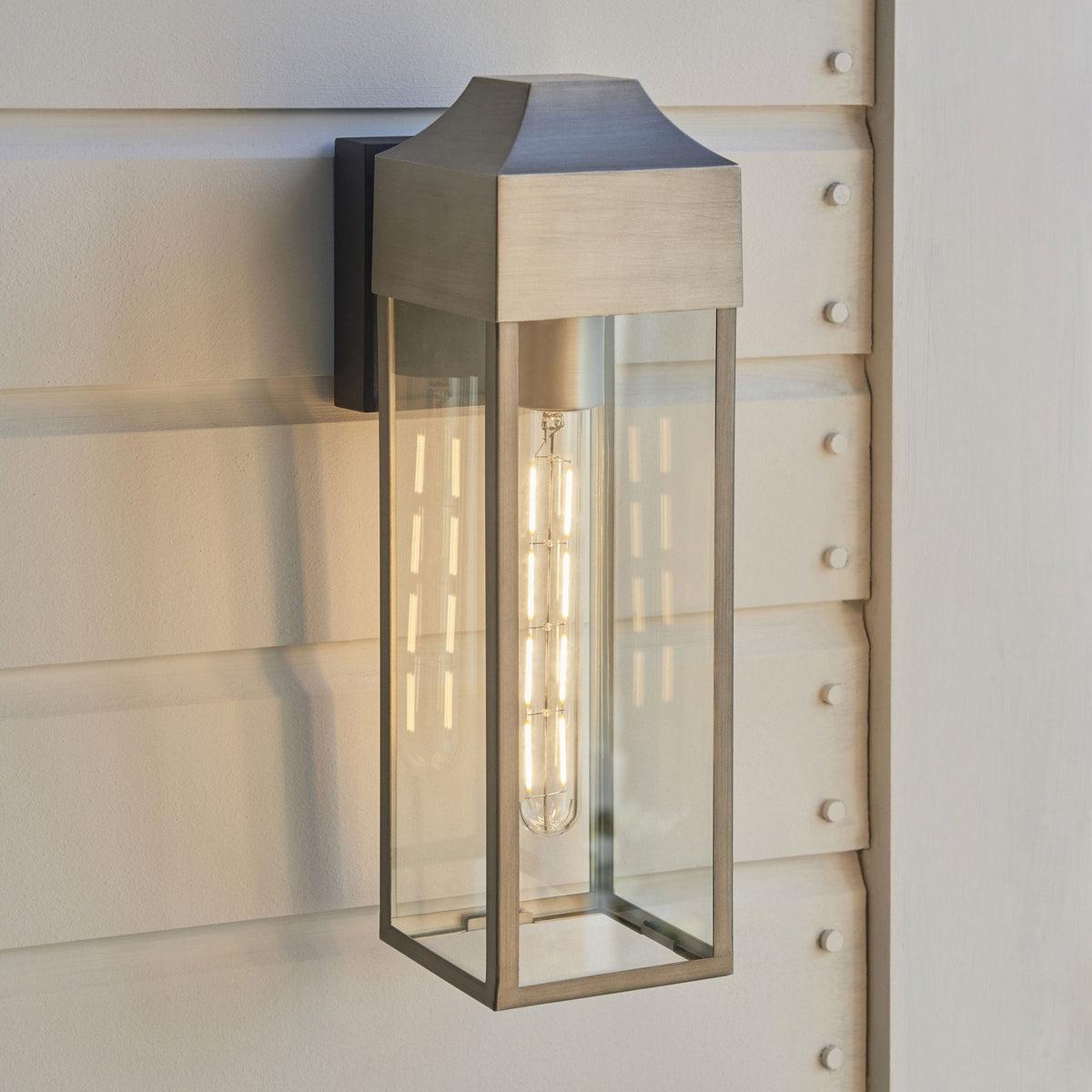 Georgian IP44 E27 Wall Light in Brushed Silver