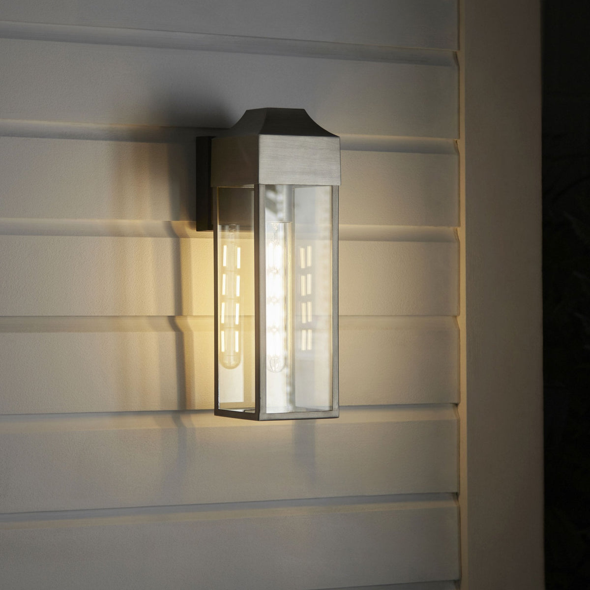 Georgian IP44 E27 Wall Light in Brushed Silver