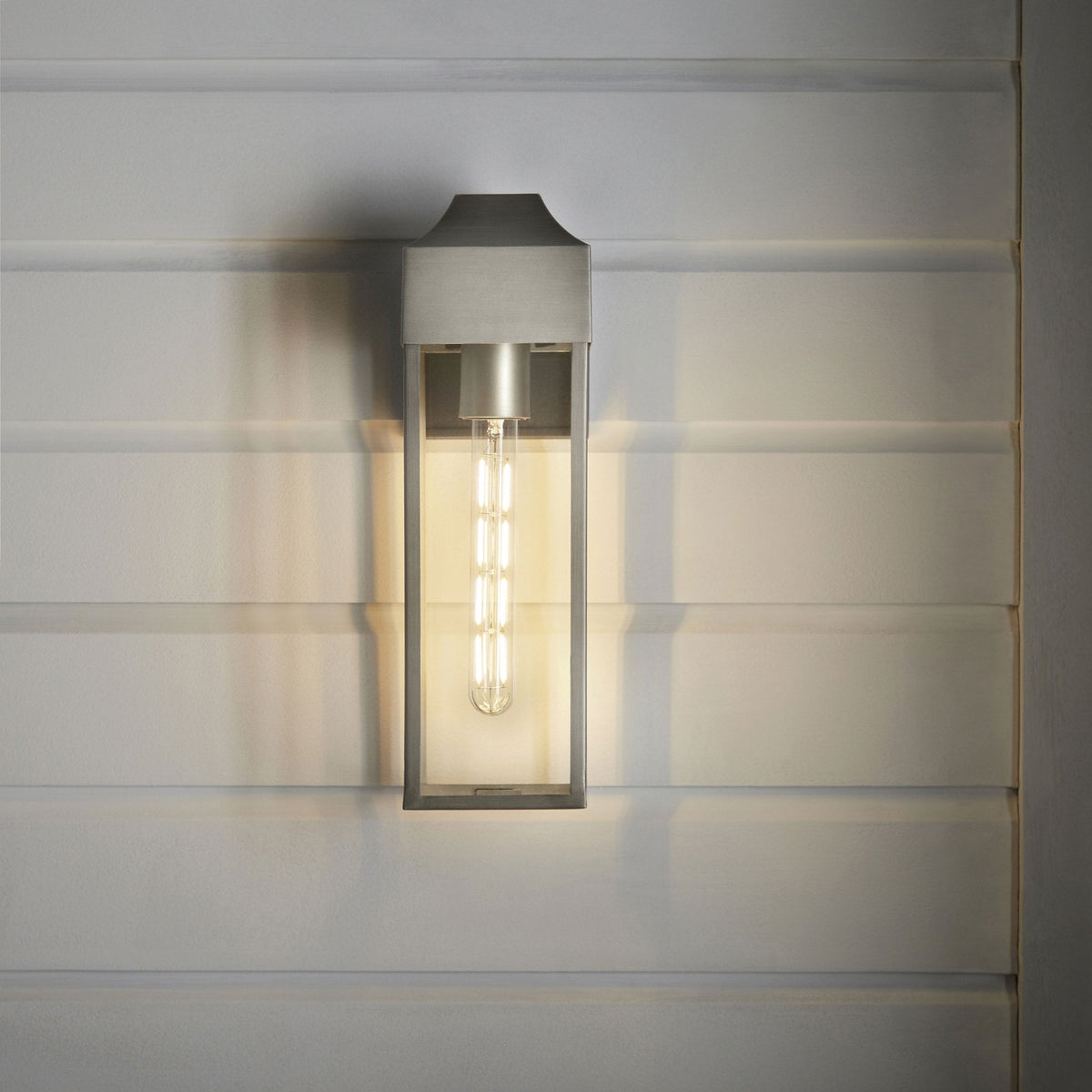 Georgian IP44 E27 Wall Light in Brushed Silver