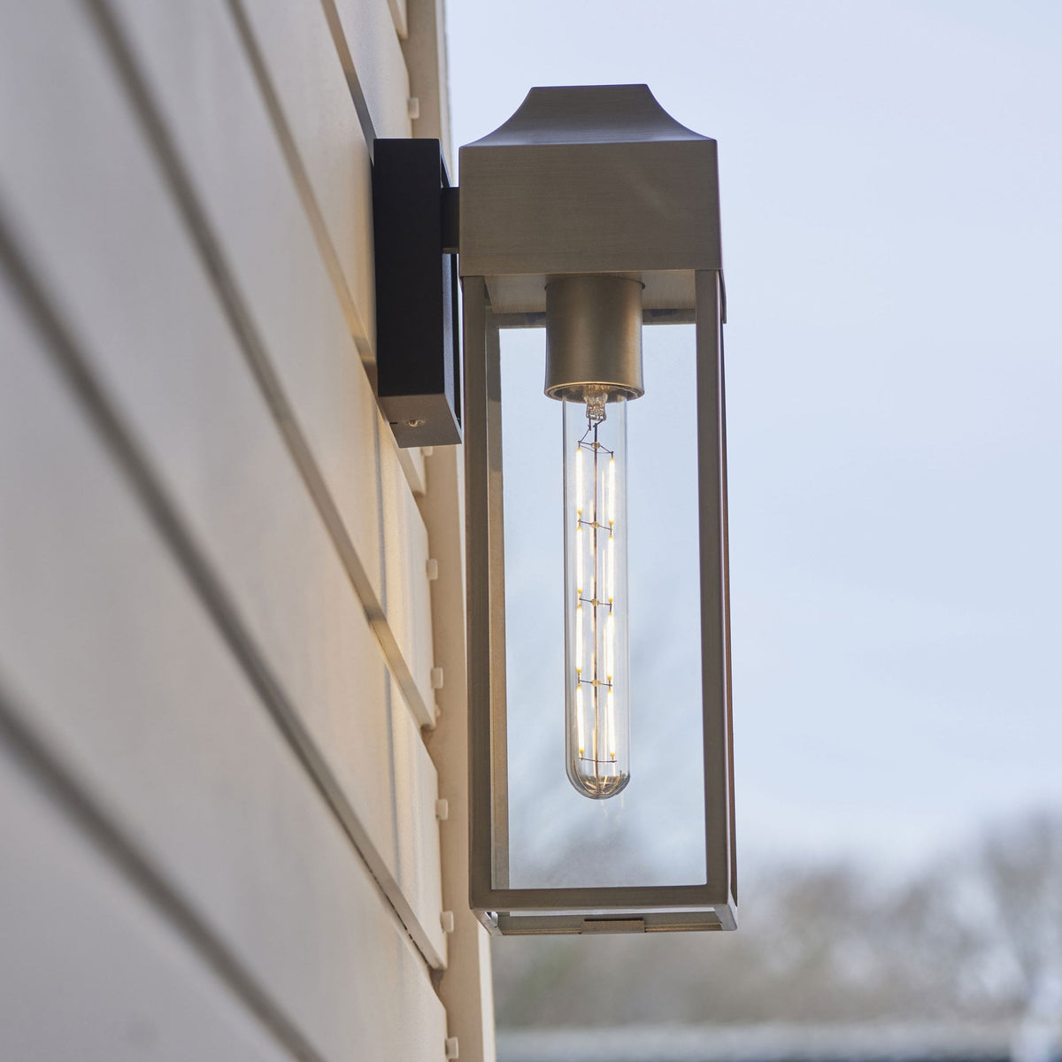 Georgian IP44 E27 Wall Light in Brushed Silver